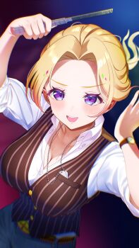 1girl :d absurdres aki_rosenthal belt blonde_hair blue_background blue_pants blush breasts brown_vest cleavage collared_shirt comb commentary cosplay curtained_hair denim dress_shirt floating_hair folding_comb forehead gradient_background guile guile_(cosplay) hands_up highres holding holding_comb hololive jeans jewelry large_breasts looking_at_viewer necklace nemu_iine open_mouth pants pinstripe_pattern pinstripe_vest purple_eyes red_background shirt smile solo street_fighter street_fighter_6 studded_belt symbol-only_commentary v-shaped_eyebrows vest virtual_youtuber watch white_shirt wristwatch