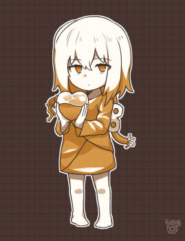 1girl :o artist_logo barefoot chibi grid_background heart highres holding kozushi623 logo multicolored_hair orange_eyes refind_self:_the_personality_test_game robot utsuwa_(refind_self) winding_key wire