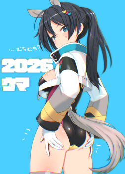 1girl 2026 ahoge alice_gear_aegis animal_ears ass black_hair black_jacket black_leotard blue_background blue_eyes blue_jacket breasts character_request chinese_zodiac cleavage closed_mouth commentary_request cowboy_shot cropped_jacket gloves hands_on_own_ass highleg highleg_leotard horse_ears horse_girl horse_tail jacket kemonomimi_mode large_breasts leotard long_hair long_sleeves looking_at_viewer multicolored_jacket multicolored_leotard open_clothes open_jacket pink_jacket pink_leotard ponytail shimada_fumikane simple_background solo tail translation_request white_gloves white_jacket year_of_the_horse yellow_jacket yellow_leotard