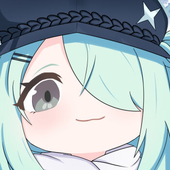 1girl absurdres black_hat blue_archive chibi commentary_request green_hair hair_over_one_eye hat highres hiyori_(blue_archive) kunjuan_shala looking_at_viewer meme mutsuki_face_(blue_archive) portrait solo