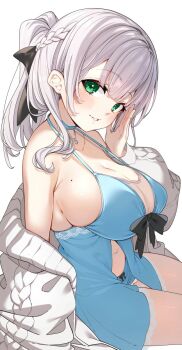 1girl babydoll black_bow blue_babydoll blue_choker blue_shorts bow braid breasts cardigan cardigan_partially_removed choker cleavage commentary_request darjeeling_(reley) front_slit green_eyes grey_hair hair_bow half_up_braid hand_up highres hololive jewelry lace-trimmed_babydoll lace_trim large_breasts looking_at_viewer medium_hair mole mole_on_breast navel necklace official_alternate_costume parted_lips ponytail shirogane_noel shirogane_noel_(9th_costume) short_shorts shorts sideboob simple_background sitting solo virtual_youtuber white_background white_cardigan
