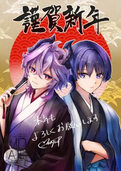 2boys absurdres ahoge alternate_costume arm_at_side black_haori black_horns black_kimono blue_bow blue_hakama blue_haori blunt_ends bow bright_pupils closed_mouth commentary_request crossed_arms crossed_bangs curtained_hair diamond-shaped_pupils diamond_(shape) dragon_boy dragon_horns durin_(genshin_impact) eyelashes eyeliner eyeshadow facial_mark fingernails forehead_mark genshin_impact hair_between_eyes hakama hand_fan hand_up haori head_tilt heads_together highres holding holding_fan horns japanese_clothes juban kimono looking_at_viewer makeup mayupika multiple_boys orange_eyes purple_eyes purple_hair purple_horns purple_kimono purple_pupils red_eyeliner red_eyeshadow red_kimono scaramouche_(genshin_impact) seigaiha signature smile symbol-shaped_pupils tassel translation_request tsurime two-sided_horns wanderer_(genshin_impact) watermark white_bow white_hakama white_kimono white_pupils wispy_bangs