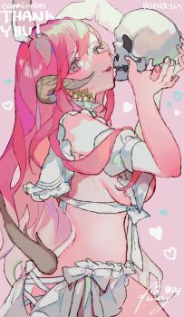 1girl au_ra back breasts brown_horns commentary_request cowboy_shot detached_sleeves dragon_tail final_fantasy final_fantasy_xiv fingernails highres holding holding_skull horns large_breasts long_hair looking_at_viewer open_mouth pink_background pink_hair puffy_detached_sleeves puffy_sleeves purple_eyes shinjitsu_no_kuchi skull solo tail warrior_of_light_(ff14) white_sleeves