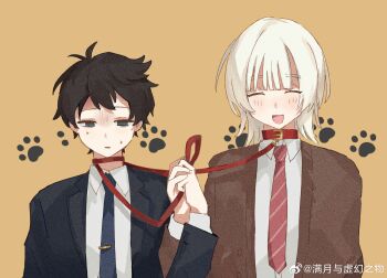 2boys :d absurdres akinashi_haru animal_collar black_hair black_jacket blue_eyes brown_cardigan cardigan chinese_commentary collar collared_shirt commentary_request diagonal-striped_clothes diagonal-striped_necktie dress_shirt formal_clothes gloom_(expression) happy highres holding holding_hands holding_leash jacket leash leash_around_neck male_focus manyue_yu_xuhuan_zhi_wu multiple_boys necktie open_mouth paw_print red_necktie saihate_eki shirt short_hair smile striped_clothes suit_jacket tatsunami_shion upper_body white_hair white_shirt yellow_background