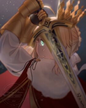 1girl ahoge angie03 armor artoria_pendragon_(fate) blonde_hair breastplate caliburn_(fate) cloak commentary crown english_commentary fate/grand_order fate_(series) fur-trimmed_cloak fur_trim gold_armor green_eyes highres looking_at_viewer lord_logres_(fate) medium_hair red_cloak solo sword weapon