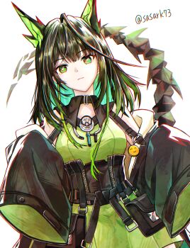 1girl ahoge arknights bare_shoulders black_hair black_jacket black_sash bright_pupils closed_mouth colored_inner_hair commentary emoji expressionless green_eyes green_hair highres huge_ahoge jacket long_hair looking_at_viewer material_growth mon3tr_(arknights) multicolored_hair off_shoulder oripathy_lesion_(arknights) sasark73_(namida) sash simple_background sleeveless sleeves_past_fingers sleeves_past_wrists solo strap tail tail_raised twitter_username white_background white_pupils