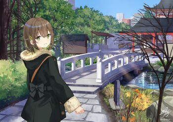 1girl back_bow bare_tree black_bow black_jacket blue_sky bow bridge brown_hair building closed_mouth colored_inner_hair commentary_request day from_behind fur-trimmed_hood fur-trimmed_sleeves fur_trim green_eyes green_hair hood hood_down hooded_jacket jacket looking_at_viewer looking_back miko_fly multicolored_hair original outdoors river signature sky smile solo tree twitter_username two-tone_hair water