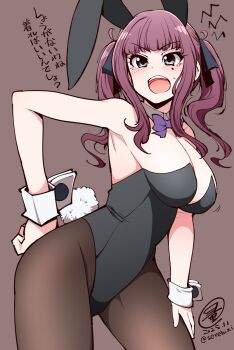 1girl angry animal_ears bare_shoulders black_leotard black_pantyhose black_ribbon blue_eyes blush bow bowtie breasts brown_background cevio cleavage collarbone contrapposto dated detached_collar hair_ribbon hand_on_own_thigh highres large_breasts leotard long_hair mole mole_under_eye natsuki_karin open_mouth pantyhose pink_hair playboy_bunny purple_bow purple_bowtie rabbit_ears rabbit_tail ribbon serebi_ryousangata signature solo synthesizer_v tail teeth thighs tongue translation_request twintails twitter_username upper_teeth_only white_tail white_wrist_cuffs wrist_cuffs