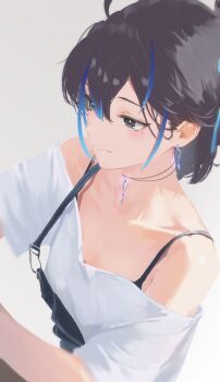 1girl absurdres bare_shoulders black_hair blue_hair cohi27151463 collarbone earrings grey_background grey_eyes hair_between_eyes highres indie_virtual_youtuber jewelry mole mole_under_eye multicolored_hair necklace off_shoulder shirt short_hair simple_background smile solo spaghetti_strap streaked_hair suspenders upper_body virtual_youtuber white_background white_shirt yubari_rei