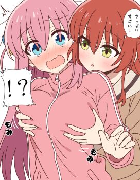 !? 2girls blue_eyes blush bocchi_the_rock! breasts commentary_request cube_hair_ornament gotoh_hitori grabbing_another's_breast grabbing_from_behind green_eyes groping hair_between_eyes hair_ornament jacket kita_ikuyo large_breasts long_hair long_sleeves mukiryoku_bato multiple_girls nose_blush open_mouth pink_hair pink_jacket red_hair school_uniform shuka_high_school_uniform simple_background speech_bubble thought_bubble track_jacket translation_request white_background yuri