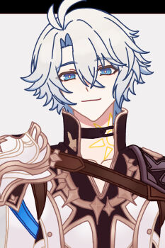 1boy ahoge armor blue_eyes chinese_commentary coat commentary_request gold_tattoo highres honkai:_star_rail honkai_(series) looking_at_viewer male_focus neck_tattoo pauldrons phainon_(honkai:_star_rail) short_hair shoulder_armor simple_background single_pauldron solo su_su_yu_yu tattoo upper_body white_background white_coat white_hair