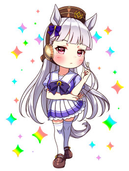 1girl animal_ears blunt_bangs blush bow bowtie breasts brown_hat chibi chibi_only closed_mouth collarbone commentary_request ear_bow ear_ribbon full_body gold_ship_(umamusume) grey_hair hat highres horse_ears horse_girl horse_tail long_hair looking_at_viewer pillbox_hat pleated_skirt puffy_short_sleeves puffy_sleeves purple_bow purple_bowtie purple_eyes purple_shirt sailor_collar sailor_shirt school_uniform shirt shoes short_sleeves skirt solo sugimotty_nova tail thighhighs tracen_school_uniform umamusume white_sailor_collar white_skirt white_thighhighs zettai_ryouiki