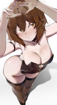1girl @_@ absurdres arms_up bare_shoulders black_leotard blush breasts brown_eyes brown_hair brown_thighhighs choker cleavage commentary deko_morii dungeon_ni_deai_wo_motomeru_no_wa_machigatteiru_darou_ka english_commentary highleg highleg_leotard highres leotard liliruca_arde looking_at_viewer medium_breasts rabbit_tail short_hair solo tail thighhighs wrist_cuffs