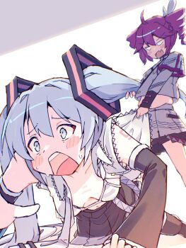 2girls akayama_yukihe blue_hair hatsune_miku kasane_teto multiple_girls red_hair tagme vocaloid voiceroid