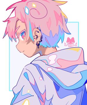 1boy alternate_hairstyle artist_logo bright_pupils ear_piercing earrings from_behind highres hood hood_down hoodie jewelry logo looking_at_viewer looking_back male_focus original piercing pink_eyes pink_hair raito-kun_(uenomigi) short_hair solo square trap uenomigi upper_body white_background white_hoodie white_pupils