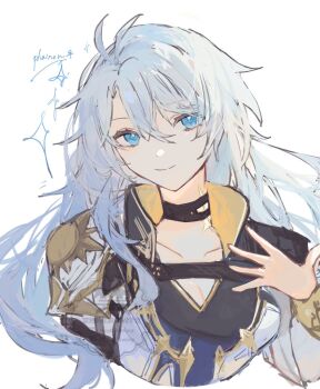 Rule 34 | 1girl, antenna hair, armor, black choker, blue eyes, breasts, character name, choker, cleavage, closed mouth, commentary, cropped torso, genderswap, genderswap (mtf), hair between eyes, hand up, honkai: star rail, honkai (series), large breasts, long hair, neck tattoo, nonoko (1k6sx1encx45226), pauldrons, phainon (honkai: star rail), shoulder armor, simple background, single pauldron, smile, solo, sun symbol, sun tattoo, tan, tattoo, white background