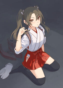 1girl black_thighhighs blush brown_eyes closed_mouth clothing_cutout commentary_request commission green_hair hair_ribbon hakama hakama_skirt highres hip_vent japanese_clothes kantai_collection kimono long_hair looking_at_viewer panties pixiv_commission red_hakama ribbon rudder_footwear shoes side-tie_panties simple_background sitting skirt solo tasuki thighhighs twintails underwear unworn_shoes white_kimono white_ribbon yuu+ zuikaku_(kancolle)