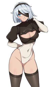 1girl 2b_(nier:automata) arm_behind_back black_hairband black_shirt black_thighhighs blindfold blue_eyes breasts cleavage closed_mouth commentary cowboy_shot cropped_shirt english_commentary groin hairband highleg highleg_leotard highres juliet_sleeves large_breasts leotard long_sleeves looking_at_viewer nier:automata nier_(series) one_eye_covered oninuer parted_bangs puffy_sleeves shirt short_hair simple_background solo thighhighs white_background white_hair white_leotard