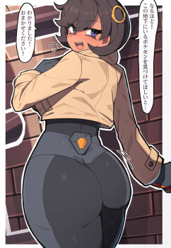 1girl ass black_hair bodysuit brick_wall dark-skinned_female dark_skin elegomosu emma_(pokemon) gloves highres japanese_text looking_back nintendo pokemon pokemon_legends:_z-a purple_eyes short_hair teeth upper_teeth_only