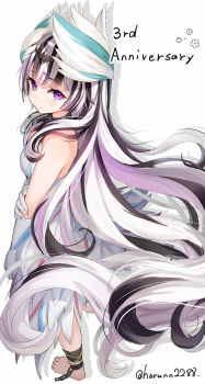 1girl bare_arms bare_shoulders black_choker black_hair blush breasts chained_legs choker closed_mouth dress feather_dress feather_hair_ornament feathers fire_emblem fire_emblem_engage from_above gloves grey_hair hair_ornament haru_(nakajou-28) highres long_hair looking_at_viewer looking_up multicolored_hair nintendo purple_eyes red_eyes small_breasts smile solo split-color_hair tiara two-tone_hair very_long_hair veyle_(fire_emblem) wavy_hair white_dress white_gloves wing_hair_ornament