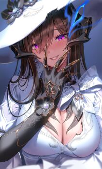 1girl black_flower black_gloves black_horns bow breasts brown_hair cleavage colored_inner_hair commentary constance_(honkai:_star_rail) earrings flower gloves grey_hair hair_between_eyes hand_up hashtag-only_commentary hat hat_flower highres honkai:_star_rail honkai_(series) horns huge_breasts jewelry long_hair looking_at_viewer mole mole_under_eye multicolored_hair purple_eyes silence_girl smile solo upper_body white_bow white_hat