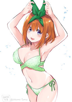 1girl arms_up artist_name bikini blue_eyes breasts cleavage commentary_request cowboy_shot go-toubun_no_hanayome green_bikini green_ribbon hair_ribbon highres large_breasts looking_at_viewer nakano_yotsuba navel norarikurari333 open_mouth orange_hair ribbon short_hair side-tie_bikini_bottom smile solo swimsuit twitter_username white_background