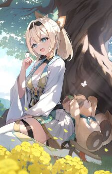 1girl :d ahoge aqua_eyes black_hairband blonde_hair breasts bug butterfly chest_sarashi commentary_request cowengium day double-parted_bangs egasumi falling_petals flower hair_between_eyes hairband hakama hakama_short_skirt hakama_skirt hand_up highres hololive insect japanese_clothes kazama_iroha kazama_iroha_(1st_costume) kimono medium_breasts medium_hair miniskirt open_mouth outdoors petals pokobee ponytail sandals sarashi sitting skirt smile solo tabi thighhighs tree virtual_youtuber white_kimono white_thighhighs zouri