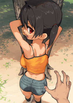1girl against_wall ass backboob black_hair blue_shorts breasts camisole commentary_request dark-skinned_female dark_skin denim denim_shorts from_behind gaki_kyonyuu hair_tie highres kaedeko_(kaedelic) large_breasts looking_at_viewer looking_back midriff open_mouth oppai_loli outdoors pov red_eyes sasaki_kanna short_hair short_twintails shorts sweatdrop tree twintails yellow_camisole