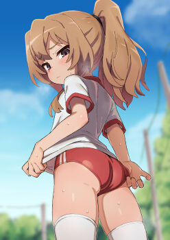 1girl absurdres adjusting_buruma adjusting_clothes aisaka_taiga ass blue_sky blush brown_eyes brown_hair buruma closed_mouth clothes_pull cloud commentary_request day double_vertical_stripe embarrassed flat_chest from_behind gym_shirt gym_uniform hair_between_eyes highres loli long_hair looking_at_viewer looking_back official_style outdoors ponytail pulling_own_clothes red_buruma shirt shirt_pull short_sleeves sky solo sweat sweatdrop thighhighs toradora! two-tone_shirt wagashi_(dagashiya) white_shirt white_thighhighs