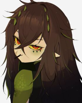 1girl ariami_xo black_shirt brown_hair colored_sclera crocodile_girl food green_scales green_streaks highres indie_virtual_youtuber kairyu_crocodile long_hair looking_at_viewer mouth_hold pocky pointy_ears red_eyes shirt sleeveless sleeveless_shirt solo virtual_youtuber yellow_sclera