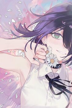 Rule 34 | 1girl, black choker, black hair, black ribbon, chainsaw man, choker, collared shirt, commentary, daisy (flower), explosion, explosion background, flower, green eyes, grenade pin, hair over one eye, highres, looking at viewer, neck ribbon, one eye covered, reze (chainsaw man), ribbon, shirt, sleeveless, sleeveless shirt, smile, solo, white shirt, yasumigohan