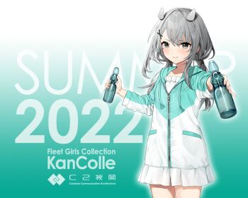 1girl aqua_background bottle cowboy_shot drawstring fake_horns gradient_background grey_eyes grey_hair hair_ornament holding holding_bottle hooded_dress horned_headwear horns hoshiakari_(c2_kikan) i-201_(kancolle) i-201_(summer)_(kancolle) jacket kantai_collection long_hair looking_at_viewer low_twintails multicolored_jacket official_alternate_costume official_art ramune smile solo standing text_background twintails two-tone_jacket white_jacket x_hair_ornament