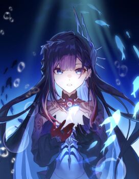 1girl air_bubble bad_source black_hair blue_eyes bubble earrings fish gloves hair_ornament highres honkai:_star_rail honkai_(series) hysilens_(honkai:_star_rail) jewelry long_hair looking_at_viewer multicolored_hair parted_lips pearl_earrings purple_hair solo underwater upper_body zhengzong_ningmengcha