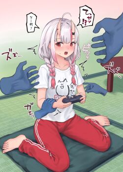 1girl 2others barefoot blush braid center-flap_bangs controller disembodied_hand faceless faceless_male feet full_body game_controller gradient_hair grey_hair hair_between_horns hair_over_shoulder highres holding holding_controller holding_game_controller hololive horns indoors long_hair low_twin_braids multicolored_hair multiple_others nakiri_ayame nakiri_ayame_(cutie_jersey) official_alternate_costume official_alternate_hairstyle oni open_mouth pants print_shirt red_hair red_pants roke_(taikodon) shirt sitting skin-covered_horns solo_focus speech_bubble streaked_hair t-shirt tatami toes translation_request twin_braids virtual_youtuber wariza white_shirt