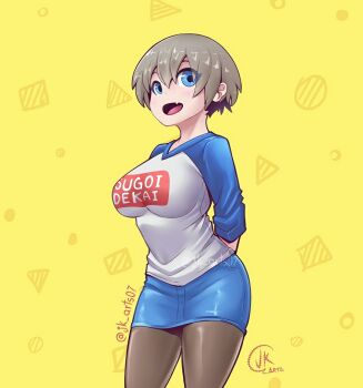 1girl arms_behind_back artist_name blue_eyes blue_skirt blue_sleeves breasts brown_hair brown_pantyhose commentary cowboy_shot fang jk_arts large_breasts pantyhose raglan_sleeves shirt short_hair skin_fang skirt solo standing sugoi_dekai twitter_username uzaki-chan_wa_asobitai! uzaki_hana white_shirt yellow_background