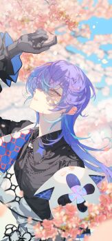 1boy black_gloves black_shirt blue_hair blue_sky blurry blurry_background blurry_foreground cherry_blossoms collared_shirt commentary flower ghost gloves green_eyes half-jacket highres hoshirube_sho hoshirube_sho_(1st_costume) jacket long_hair long_neck long_sleeves male_focus mizuki_(mz) multicolored_hair nijisanji otomo_(hoshirube_sho) outdoors parted_lips pink_flower purple_hair shirt sidelocks sky solo streaked_hair symbol-only_commentary upper_body virtual_youtuber white_jacket