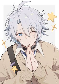 1boy absurdres alternate_costume antenna_hair bag begging belt_collar blue_eyes blue_necktie border brown_cardigan cardigan chinese_commentary closed_mouth collar collared_shirt commentary_request curtained_hair grey_background hair_between_eyes hands_up hhways highres honkai:_star_rail honkai_(series) long_sleeves necktie one_eye_closed palms_together phainon_(honkai:_star_rail) shirt short_hair shoulder_bag smile solo sparkle star_(symbol) star_pin strap upper_body white_border white_hair white_shirt