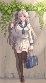 1girl absurdres ahoge alternate_costume aqua_eyes bag black_thighhighs blue_bow blue_sailor_collar bow breasts brown_shoes carlotta_(wuthering_waves) chinese_commentary closed_mouth commentary_request foot_against_wall full_body hair_bow hand_up highres holding holding_bag loafers looking_at_viewer medium_breasts parted_bangs piaoluo_de_ying_huaban sailor_collar school_bag school_uniform serafuku shirt shoes skirt smile solo standing standing_on_one_leg thighhighs thighs twirling_hair white_serafuku white_shirt white_skirt wuthering_waves