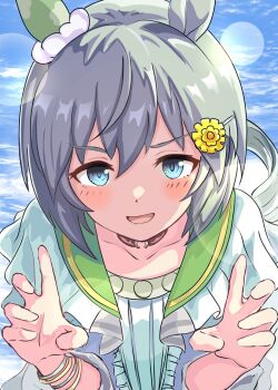 1girl animal_ears blue_eyes blue_sky blush brown_choker choker collarbone ear_covers flower green_sailor_collar grey_hair hair_between_eyes hair_flower hair_ornament hairclip highres horse_ears horse_girl kanon_(flowercanon) long_sleeves looking_at_viewer open_mouth sailor_collar seiun_sky_(reeling_in_the_big_one)_(umamusume) seiun_sky_(umamusume) shirt short_hair single_ear_cover sky smile solo sunflower sunflower_hair_ornament umamusume upper_body white_shirt