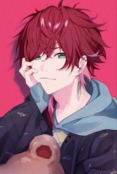 black_jacket blue_hoodie closed_mouth drop_shadow earrings feather_earrings feathers green_eyes hair_between_eyes hand_on_own_cheek hand_on_own_face hashtag-only_commentary highres hood hoodie jacket jewelry lauren_iroas lauren_iroas_(3rd_costume) long_hair looking_at_viewer male_focus nijisanji official_alternate_costume ponytail red_background red_hair rtkgmsaaaaaaaaa side_ponytail simple_background sleeves_past_wrists smile solo stuffed_animal stuffed_toy teddy_bear upper_body virtual_youtuber