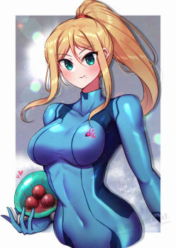 1girl artist_name blonde_hair blue_bodysuit blush bodysuit border breasts closed_mouth commentary_request cowboy_shot cropped_torso green_eyes grey_background heart high_ponytail highres long_hair medium_breasts metroid metroid_(creature) mole mole_under_mouth nintendo ponytail revision samus_aran simple_background smile solo_focus wakaba_(wata_ridley) white_border zero_suit