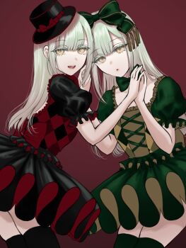 2girls bang_dream! bang_dream!_it&#039;s_mygo!!!!! black_dress black_hat black_thighhighs bow commentary dress dual_persona english_commentary filha green_bow green_dress green_eyes green_theme hair_bow hat highres long_hair mortis_(bang_dream!) mortis_(costume)_(bang_dream!) multiple_girls open_mouth red_background red_dress thighhighs wakaba_mutsumi yellow_eyes