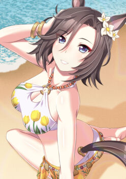 1girl air_groove_(umamusume) animal_ears beach bikini bracelet breasts cleavage commentary_request floral_print floral_print_bikini flower hair_between_eyes hair_flower hair_ornament highres horse_ears horse_girl jewelry large_breasts looking_at_viewer looking_back medium_hair norizou on_ground print_bikini sitting smile solo swimsuit swimsuit_skirt umamusume
