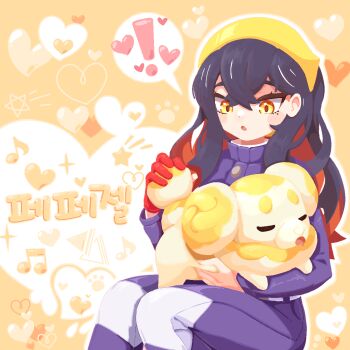 ! 1girl carmine_(pokemon) commentary_request commission crossed_bangs feet_out_of_frame fidough gloves hairband heart highres korean_text nintendo open_mouth orange_eyes parted_lips pokemon pokemon_(creature) pokemon_sv red_gloves sitting speech_bubble spoken_exclamation_mark translation_request ttrtag yellow_hairband