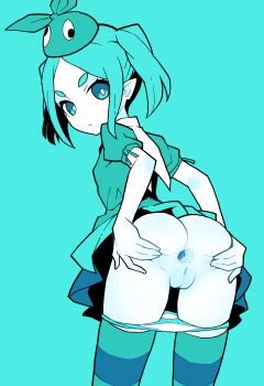 1girl absurdres akableak anus aqua_hair ass bent_over cleft_of_venus closed_mouth expressionless gradient_hair green_eyes highres loli looking_at_viewer looking_back monochrome_background monogatari_(series) multicolored_hair navel ononoki_yotsugi panties pussy simple_background spread_anus spreading_own_anus striped_clothes striped_panties striped_thighhighs thick_eyebrows thighhighs twintails uncensored underwear