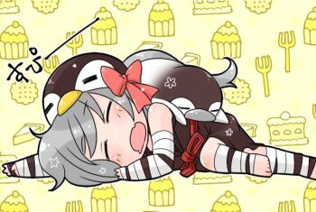 1girl bandaged_arm bandaged_leg bandages bird black_shirt black_shorts blush bow closed_eyes commentary_request cupcake fang food fork full_body grey_hair hair_bow long_hair lying oekakipikki official_alternate_costume on_side open_mouth penguin ragnarok_online red_bow shirt shorts skin_fang sleeping sleeveless sleeveless_shirt solo sura_(ragnarok_online) yellow_background