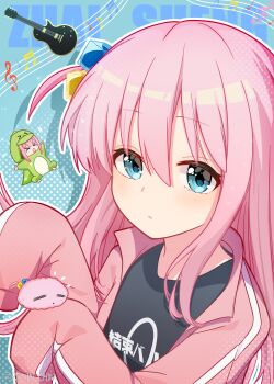 &gt;_&lt; 1girl absurdres artist_name beamed_sixteenth_notes black_shirt blue_eyes bocchi_the_rock! chibi closed_mouth cube_hair_ornament eighth_note electric_guitar gibson_les_paul gotoh_hitori gradient_eyes guitar hair_between_eyes hair_ornament highres instrument jacket long_hair long_sleeves multicolored_eyes musical_note musical_staff one_side_up open_clothes open_shirt outline pajamas pink_hair pink_jacket polka_dot print_shirt quarter_note shirt sidelocks sleeves_past_fingers sleeves_past_wrists tareme track_jacket treble_clef white_outline zs_in_china