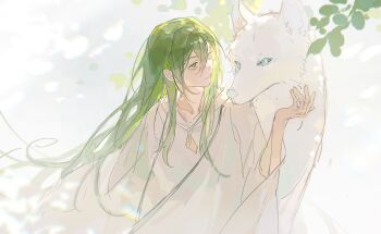 1other androgynous branch chinese_commentary commentary_request dappled_sunlight enkidu_(fate) fate/strange_fake fate_(series) green_eyes green_hair hair_between_eyes highres long_hair other_focus robe sili5291 smile solo sunlight upper_body white_background white_robe wolf wolf_(fate)