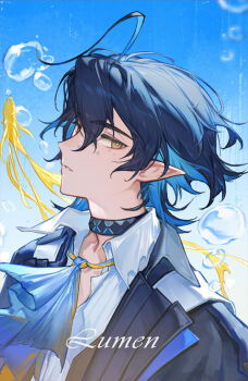 1boy arknights ascot black_hair black_jacket blue_ascot blue_hair bright_pupils bubble character_name collared_shirt colored_inner_hair commentary freckles infection_monitor_(arknights) jacket kang_yiqian_(self_cultivation) looking_at_viewer lumen_(arknights) male_focus multicolored_hair parted_lips pointy_ears portrait shirt short_hair solo symbol-only_commentary white_pupils white_shirt yellow_eyes