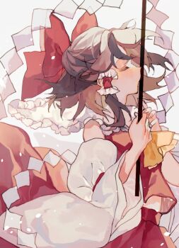 1girl ascot bow brown_hair closed_eyes commentary_request cowboy_shot detached_sleeves frilled_hair_tubes frills from_side gohei hair_bow hair_tubes hakurei_reimu highres holding holding_gohei profile red_bow red_shirt red_skirt shinjitsu_no_kuchi shirt short_hair sidelocks simple_background skirt skirt_set sleeveless sleeveless_shirt solo touhou white_background white_sleeves wide_sleeves wind yellow_ascot